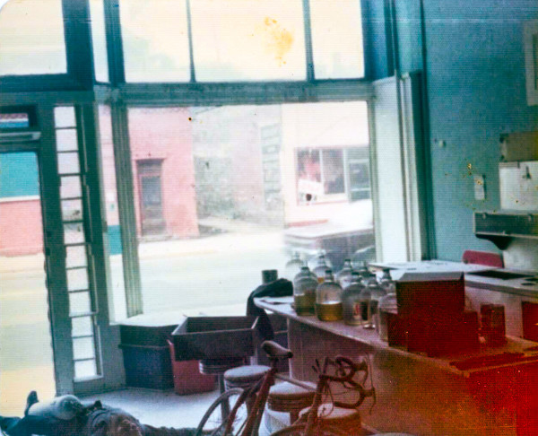Commonplace Restaurant move 1975